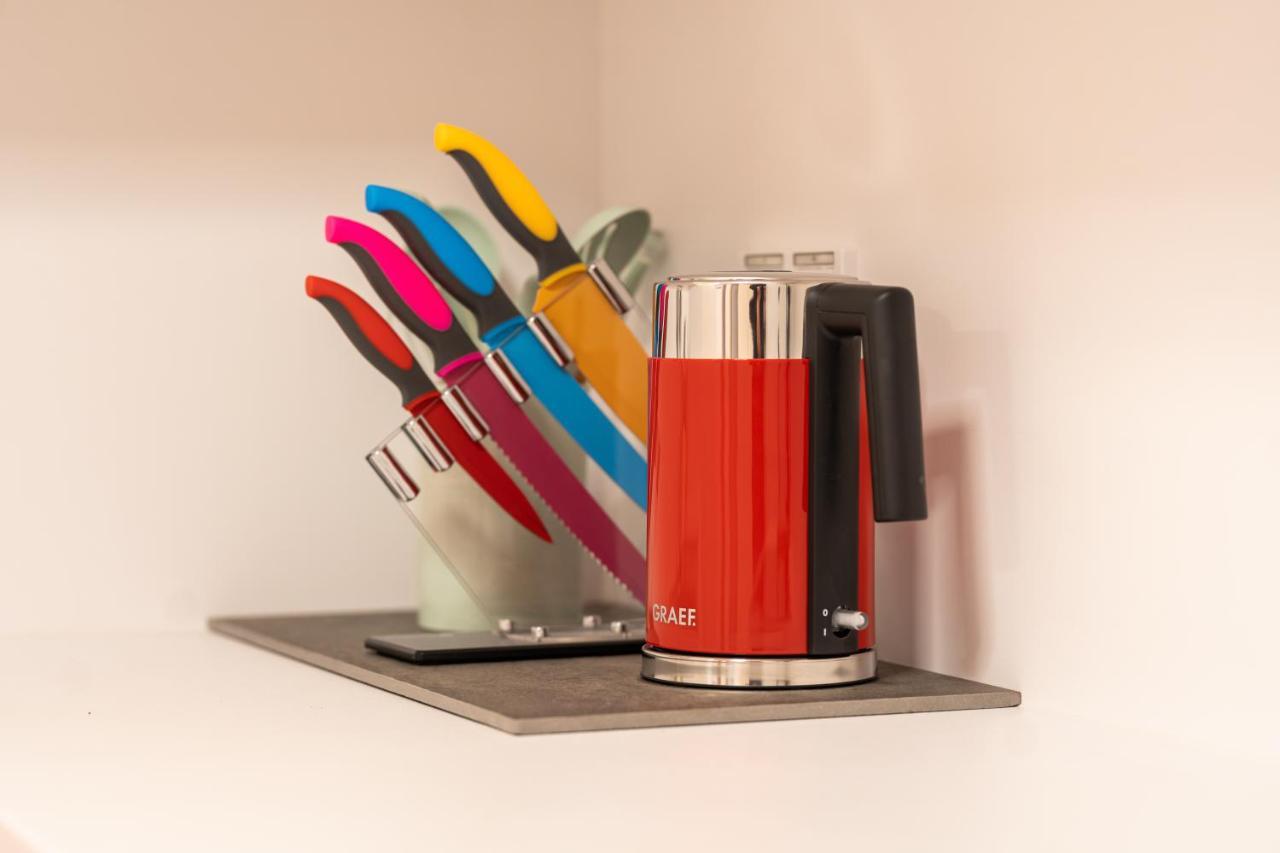 Hostel Mannheim Luaran gambar Dualit kettle and knife block