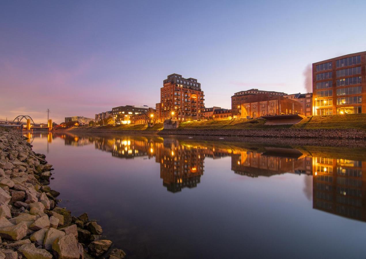 Hostel Mannheim Luaran gambar The River Lagan at dusk