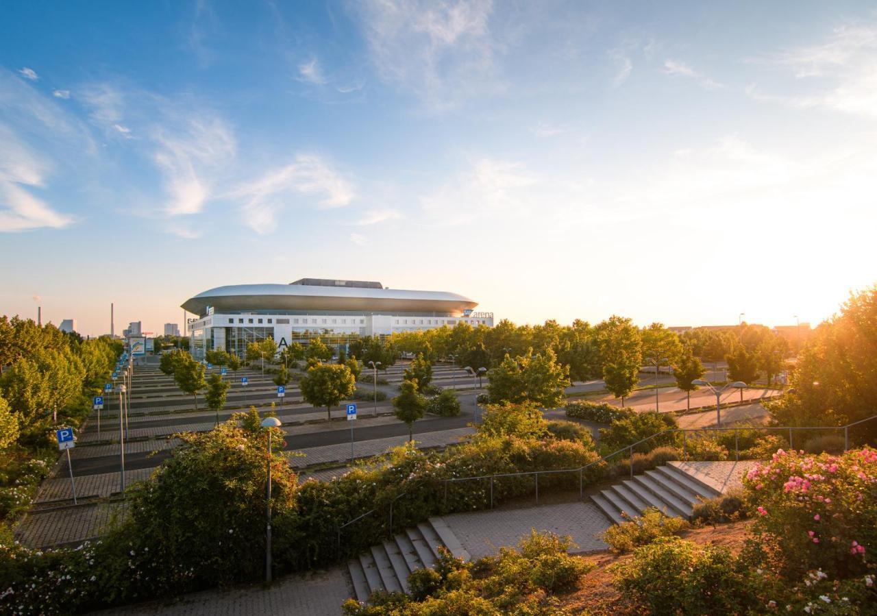 Hostel Mannheim Luaran gambar The stadium at sunset