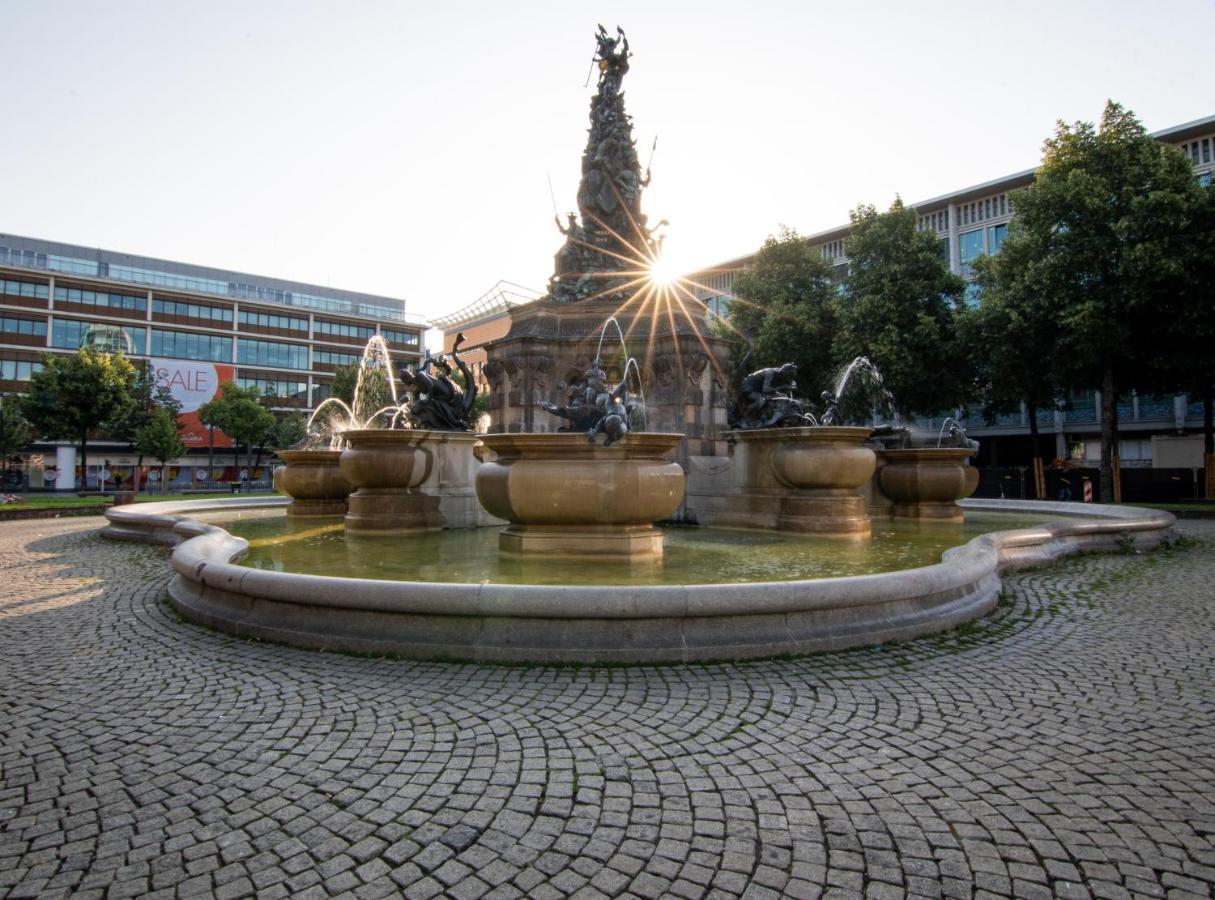 Hostel Mannheim Luaran gambar Fountain of the Three Horses
